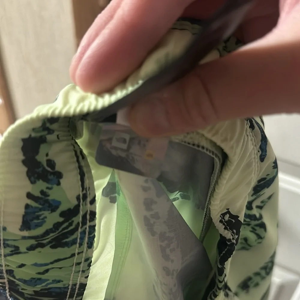 The North Face Wander Shorts: YELLOW/GREEN: NEW WITH TAGS: SIZE XXL